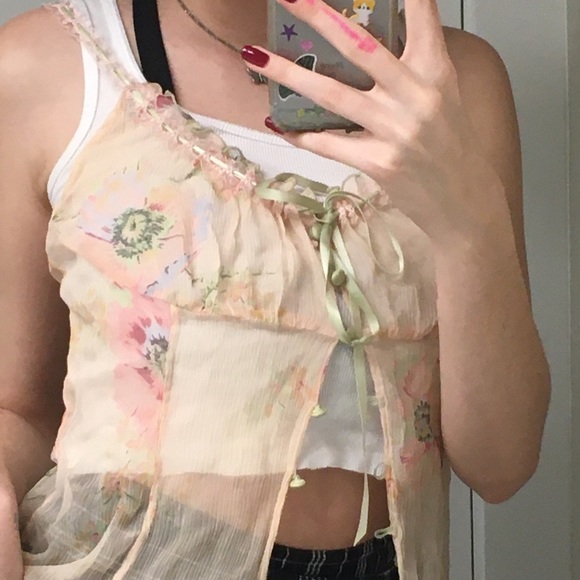 Lace Top with a lot of details and flowers - Picture 4 of 4